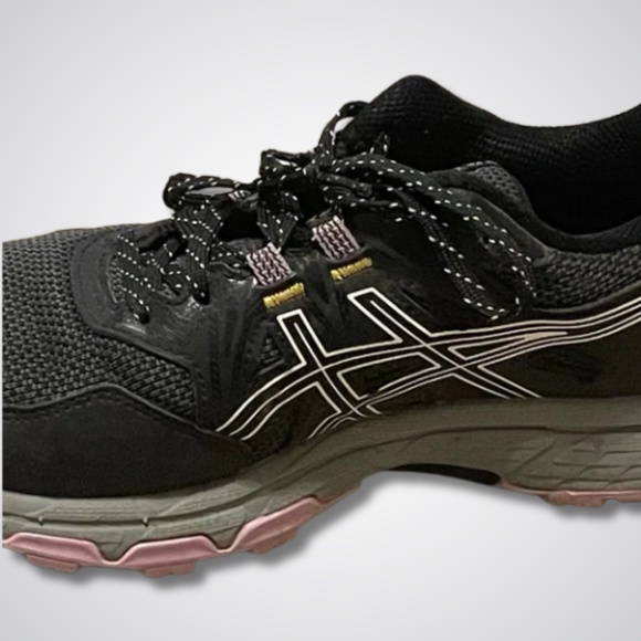 Asics Black and Pink Athletic Shoes with Trail-Ready Design - Picture 2 of 7